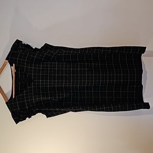 EUC LOFT DRESS, Black & White, Size 18, Ruffled Sleeves